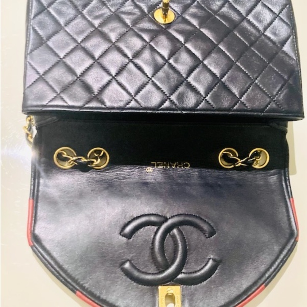 Chanel Vintage Navy & Red Quilted Lambskin Purse & Chain. Great look with Denim - Picture 5 of 11
